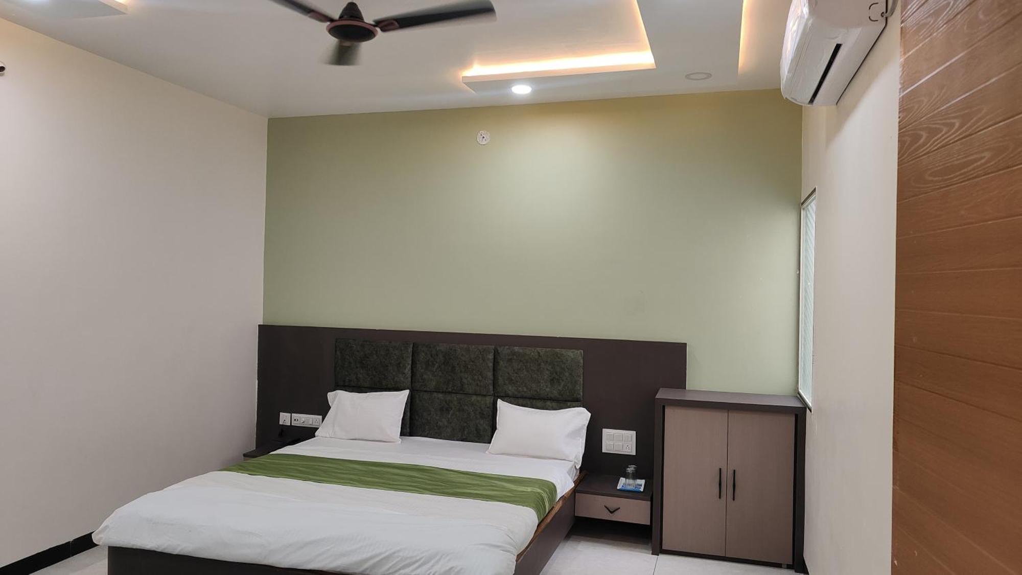 Yashomati Hotel Maheshwar Экстерьер фото