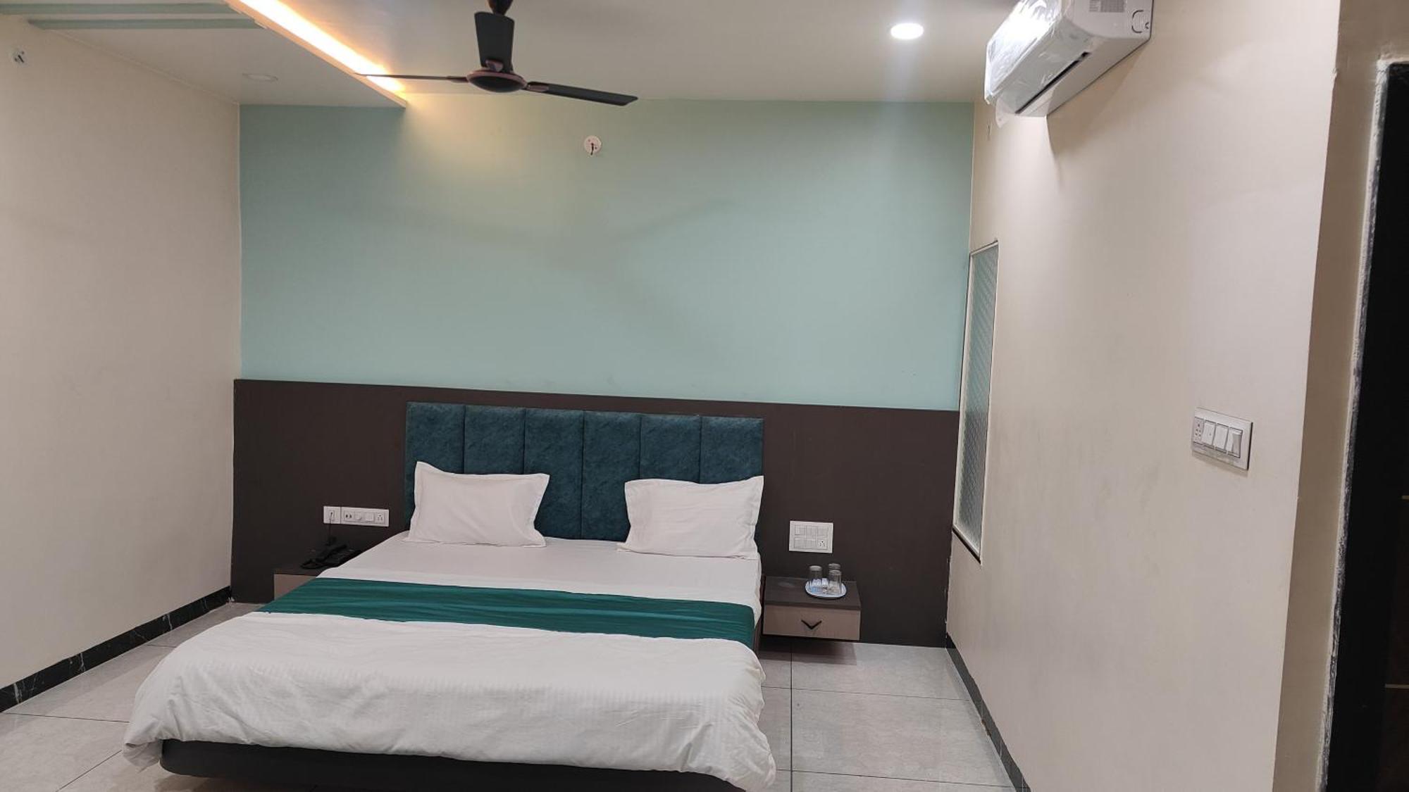 Yashomati Hotel Maheshwar Экстерьер фото