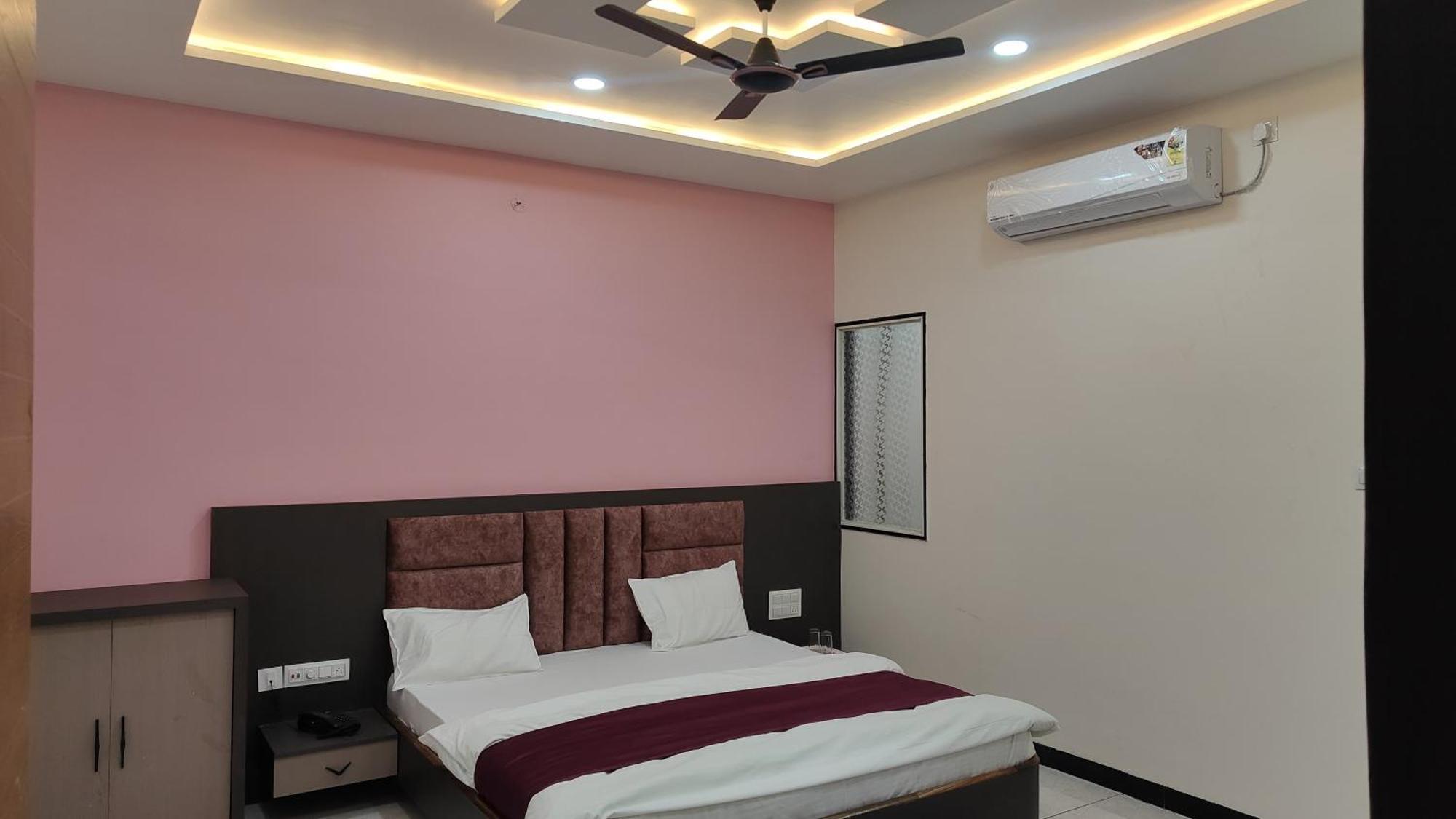 Yashomati Hotel Maheshwar Экстерьер фото