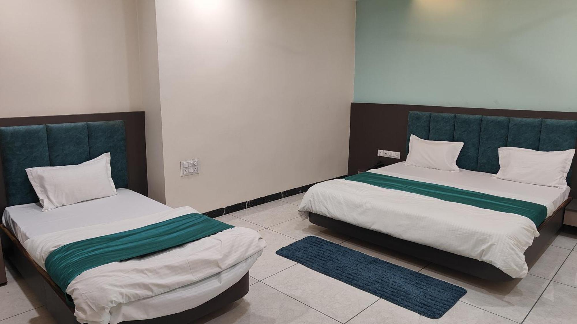 Yashomati Hotel Maheshwar Экстерьер фото