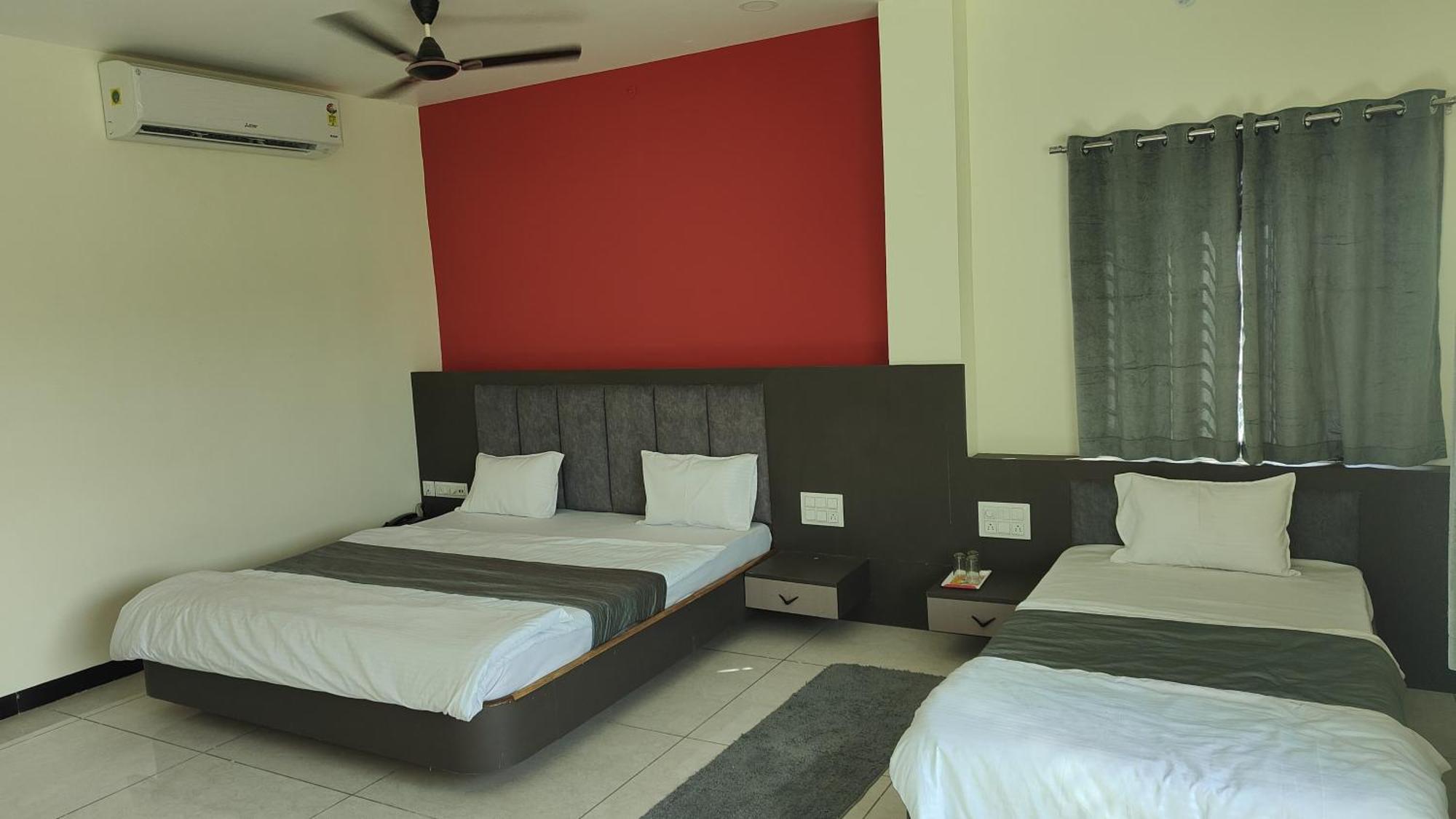 Yashomati Hotel Maheshwar Экстерьер фото