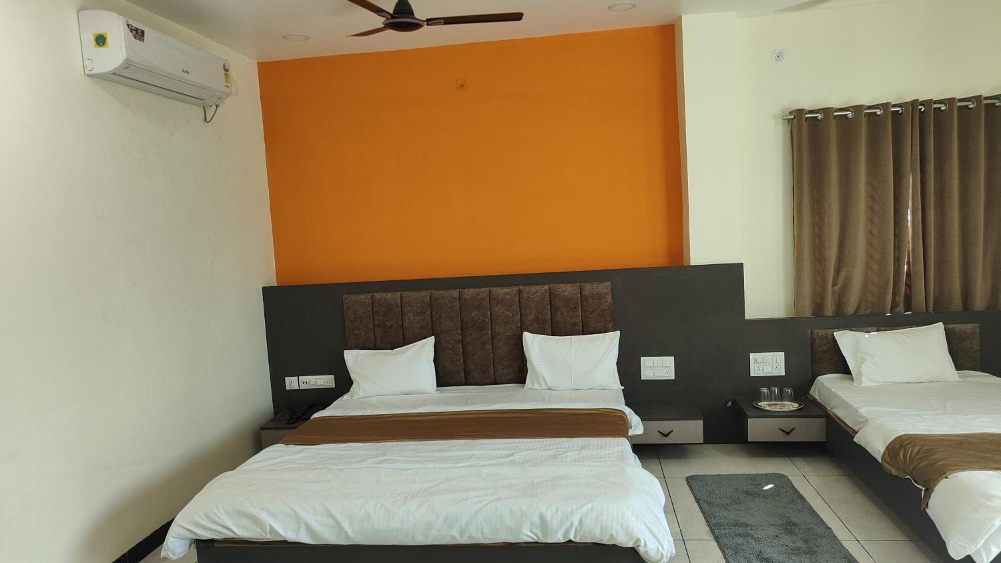 Yashomati Hotel Maheshwar Экстерьер фото