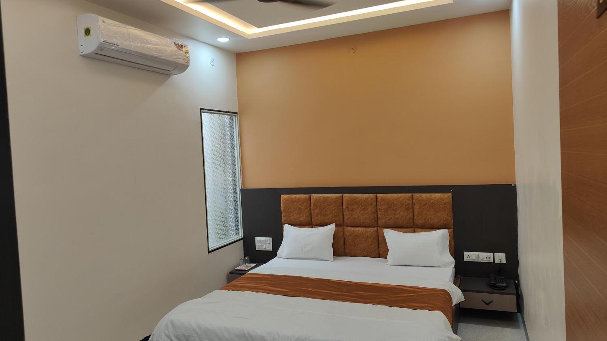 Yashomati Hotel Maheshwar Экстерьер фото